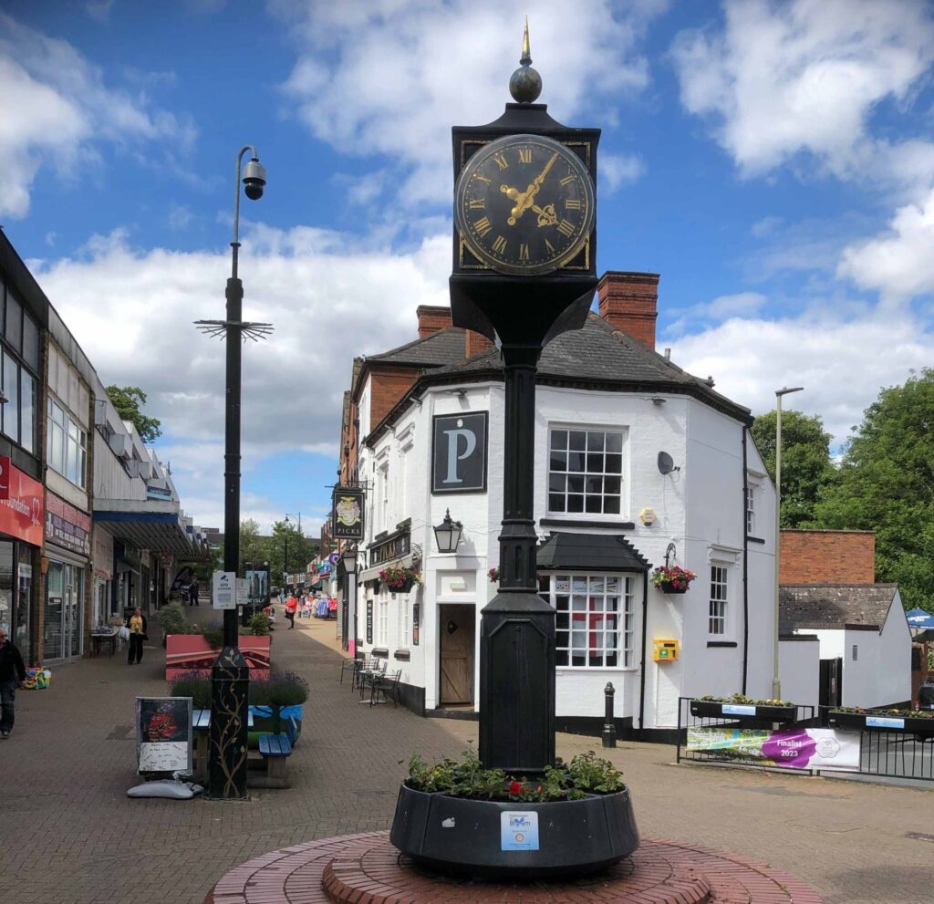 Halesowen Clock located outside Picks